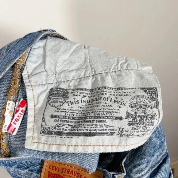 LEVI'S x ARITZIA 501 RAW HEM SHORT IN MEDIUM WASH - Picture 9 of 13